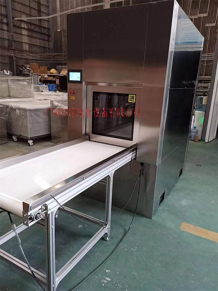 输送带传递窗还可吹淋被传递物品的表面，防止物品可能携带尘埃进入洁净室。