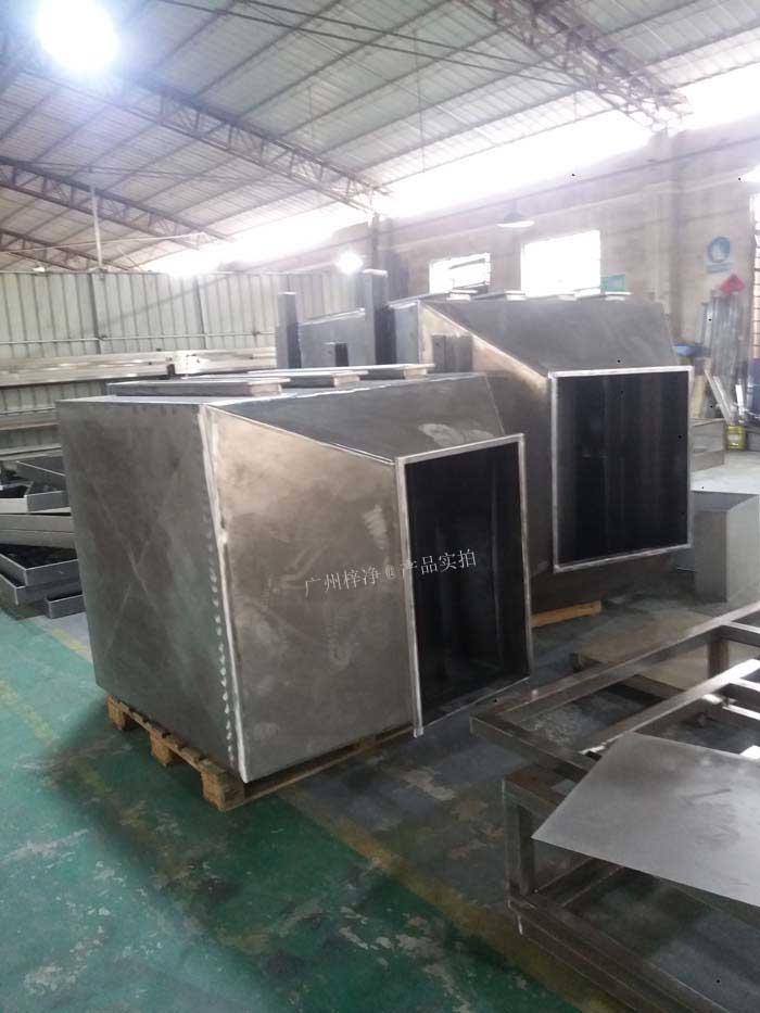 增压新风柜可根据不同的通风管道布局，订做不同的进出风口方向的风柜；